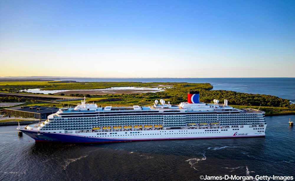 ルミノーザ・ブリスベン入港