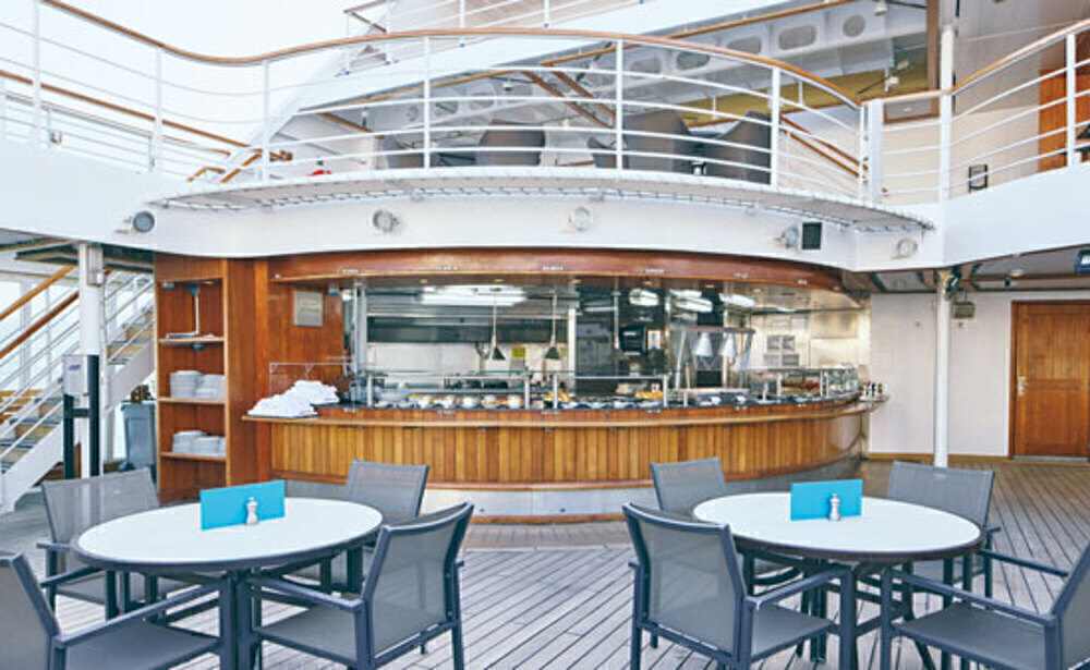 プールサイドレストラン湖畔