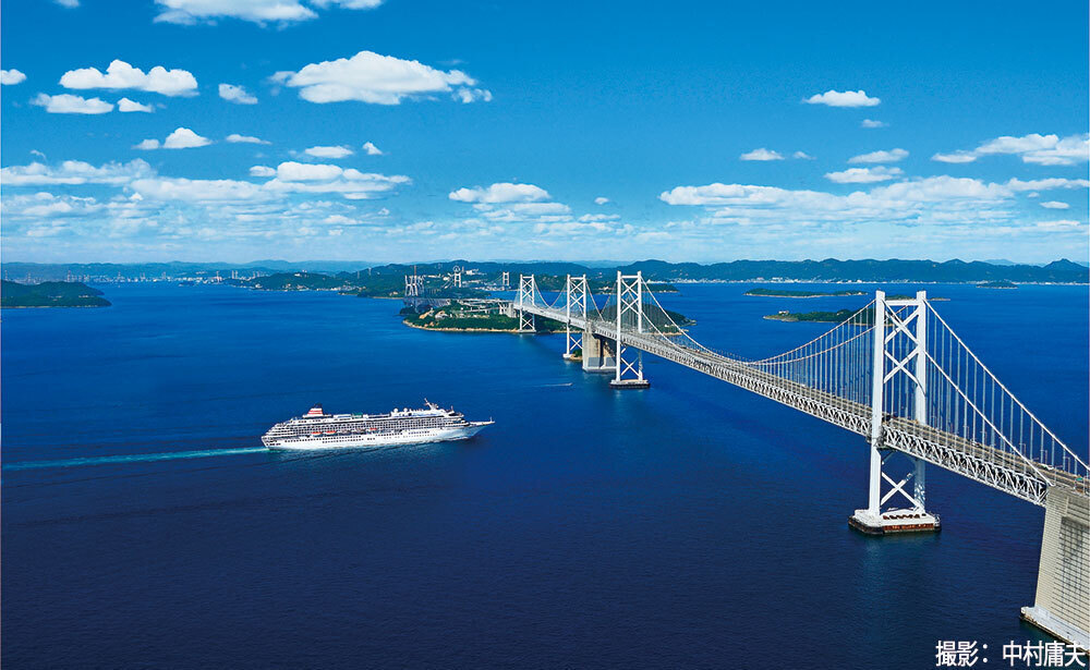 瀬戸内海を航行する飛鳥II(イメージ)