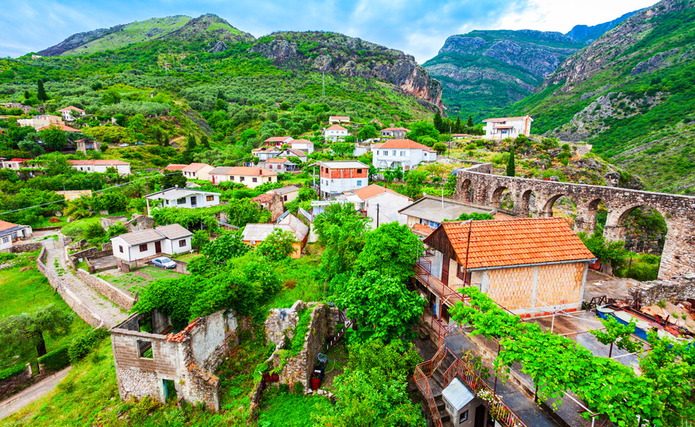 バール（モンテネグロ）<br />※5/1発のみ寄港