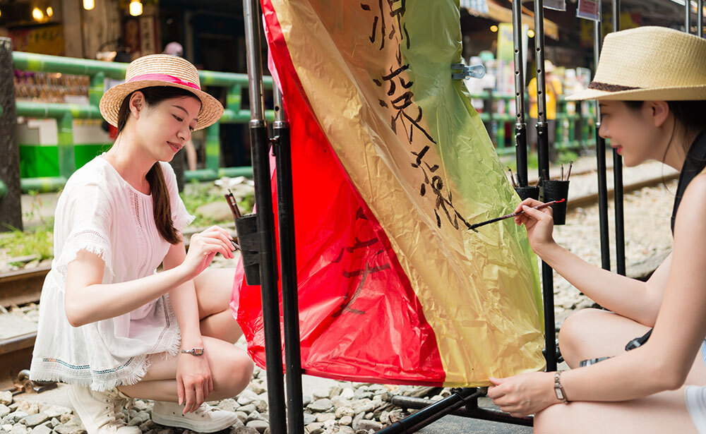 ランタンあげ体験（イメージ）