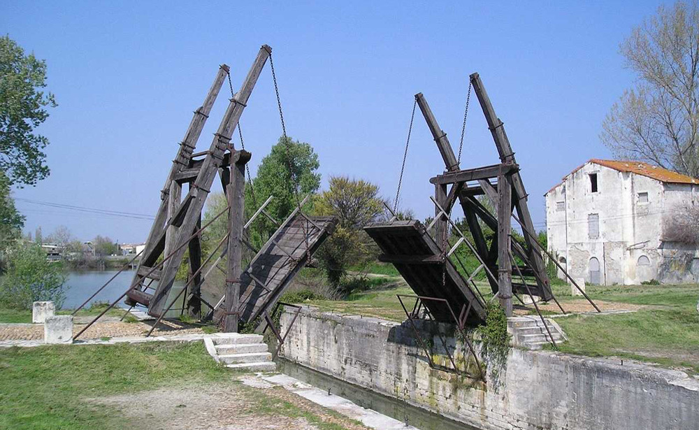 跳ね橋(フランス/アルル)