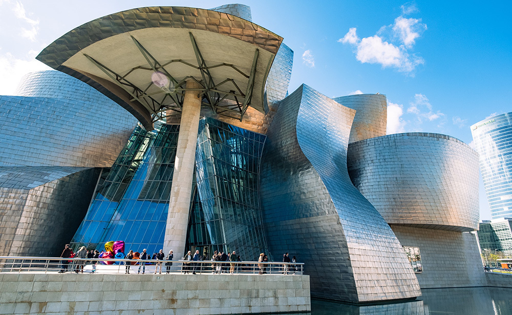 グッケンハイム美術館<br/>(スペイン/ビルバオ)