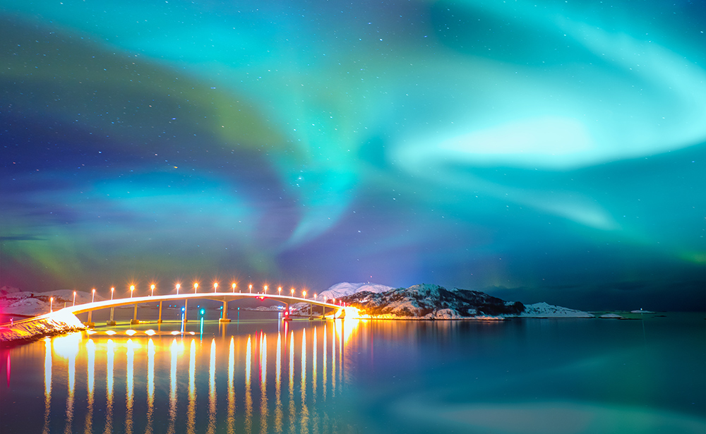 Sommaroy-Bridge-Aurora-Borealis-Hillesoy-Tromso