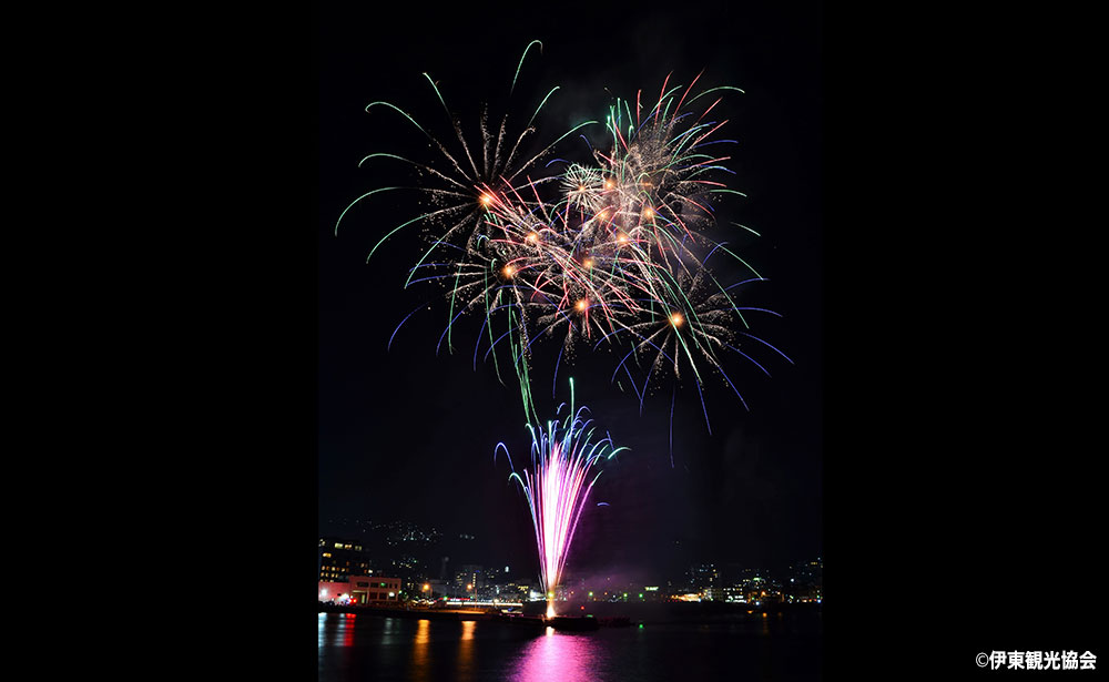 伊東温泉「夢花火」